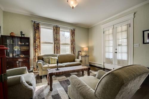 3 - 4 Bdrm Victorian Beach House in Asbury Park, USA