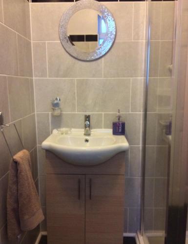 Glenheath Hotel - image 10