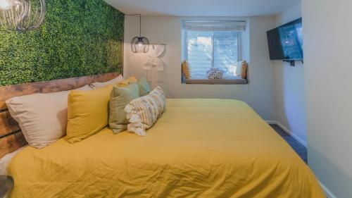 Zen Out In The Comfiest Two Bedroom Zen Den by Sloans Lake, Denver in Denver, USA