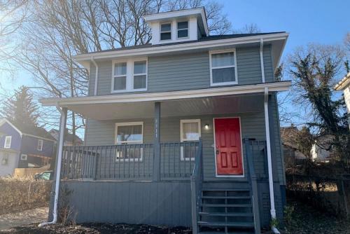3311 Evanston Large Renovated 4 BDR Close to DTWN Laundry – khách sạn tại Evanston