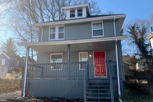 3311 Evanston Large Renovated 4 BDR Close to DTWN Laundry