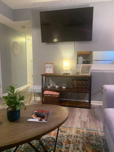 1520 B Bonita Two BDRM Apartment in Middletown with Private Laundry in Middletown, USA