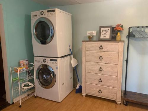 30 Royal Unit 3 Royal Treatment Studio near highway in Springboro, USA