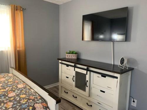 Hidden Two BDR Gem in Middletown w Private Laundry in Middletown, USA