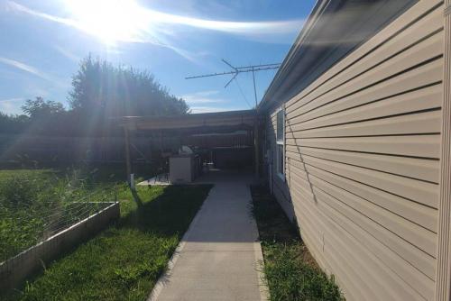 160 Overbrook 3 bedroom home with privately fenced yard and hot tub in Monroe, USA