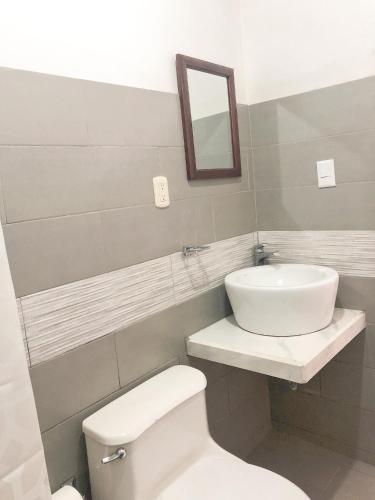 Bathroom, BIN Bed&Breakfast in Pavas