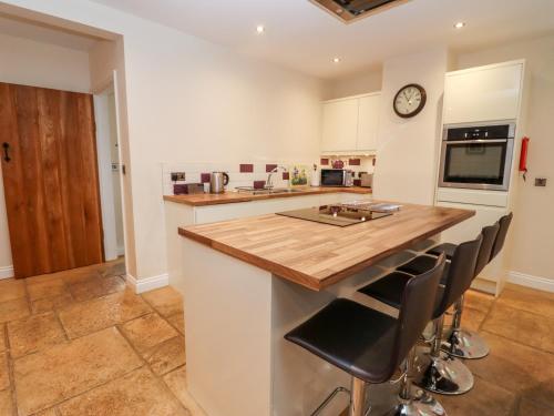 Buitenkant, The Stables in Salford