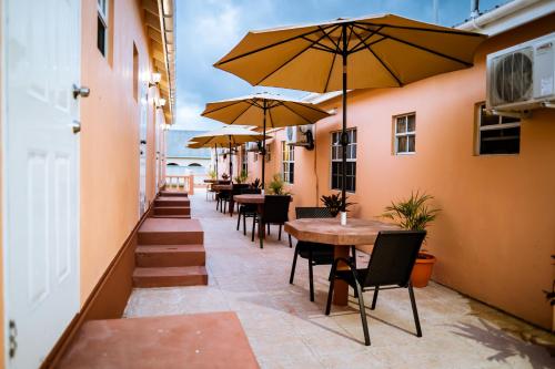 Connie's Comfort Suites in เซนต์จอห์น