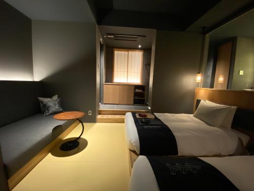 Exective Twin Room witn Open-Air Bath image 9