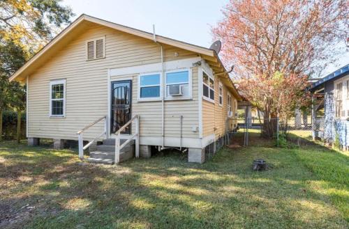 Cozy Yellow Home near LSU and Downtown