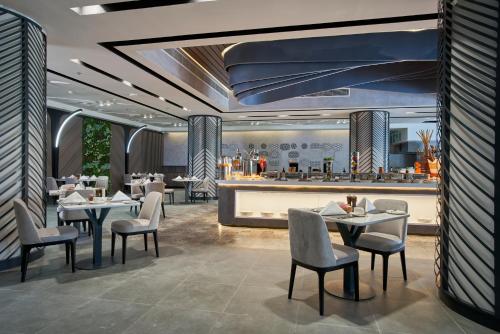 Étterem, Hotel Holiday International in Sharjah Vízpart