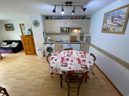 Spacieux 3 pieces avec terrasse et parking - FR-1-692-53 in Passengue