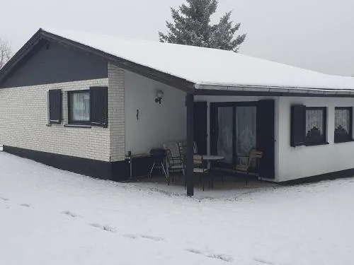 Ferienhaus mit Terrasse im Skigebiet in Stryck, Deutschland