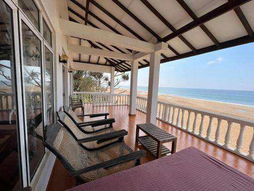 Pearl Island Beach Hotel – Hikkaduwa, CO