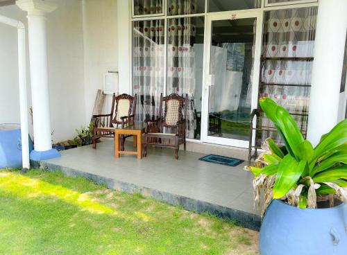 Pearl Island Beach Hotel – Hikkaduwa, CO