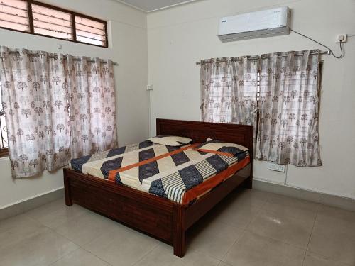 Two-Bedroom House image 4