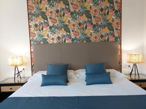 Hostal GARDEN ROUS Room Type - King Room with Spa Bath
