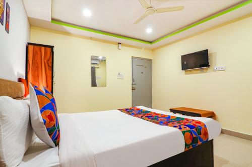 Fabexpress Broholic Suites - Nr Jntu Kukatpally,Hyderabad|Chanda Nagar,3 star