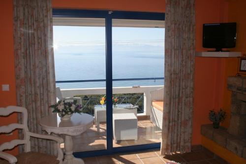 Agnadi Hotel in Rovies