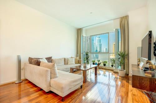 AUBERGE Luxury 2BR Full Burj Khalifa and Fountain View, Dubai (photo 5)