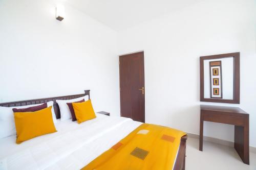 Deluxe Double Room with Balcony image 10