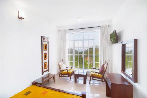 Deluxe Double Room with Balcony image 9