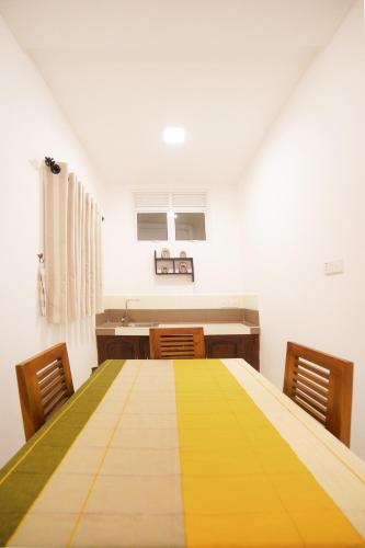 Deluxe Double Room with Balcony image 8