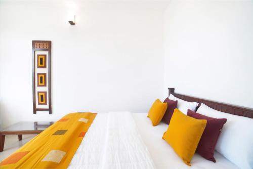 Triple Room with Balcony image 9