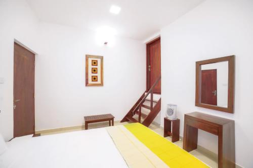 Triple Room with Balcony image 6