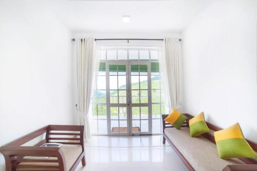 Triple Room with Balcony image 1