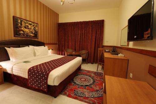 NEW CALIFORNIA HOTEL - image 8