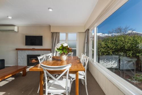 Townside Treat - Wanaka Holiday Home - image 3