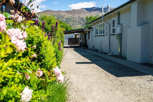 Downtown Delight - Wanaka Holiday Home - image 3