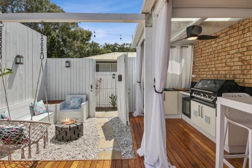 Private Outdoor Spa, Fire Pit - THE RETREAT COOLUM BEACH