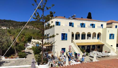 Lianos Hotel Apartments - image 10