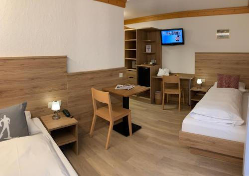 Hotel Crystal - image 12