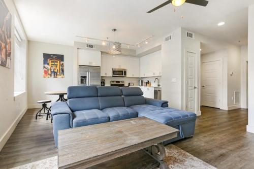Live in the Heart of Downtown New Orleans-CB unit 806