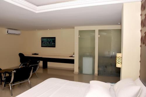 KSF Place now HOFTAN APARTMENT LTD Alaka – Lagos, NY