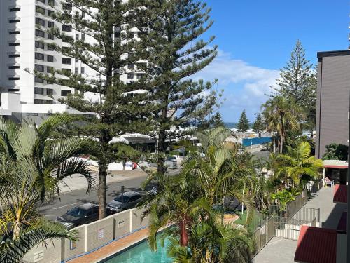 Surfers Paradise- meters from the beach!