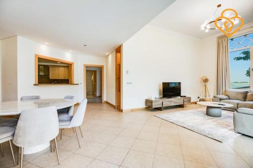 Keysplease Large 3 BR Beach Apt Shoreline Palm Jumeirah - image 8