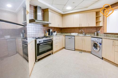 Keysplease Large 3 BR Beach Apt Shoreline Palm Jumeirah - main image
