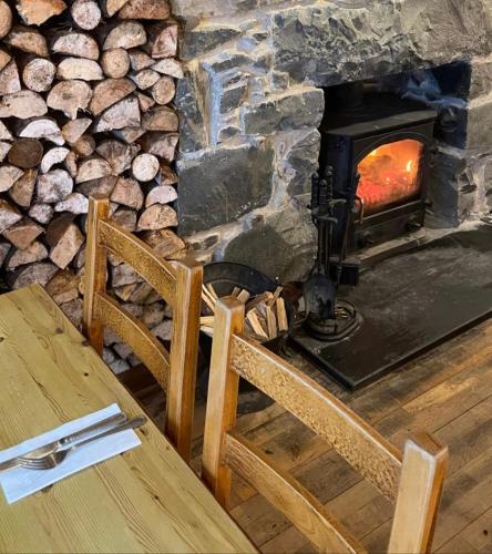 Saucy Mary's Private Rooms & Hostel in 基里金