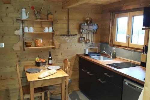 Gîte / chalet meublé pour 2 personnes le 1780 (Gite / chalet meuble pour 2 personnes le 1780) in Nivolas-Vermelle