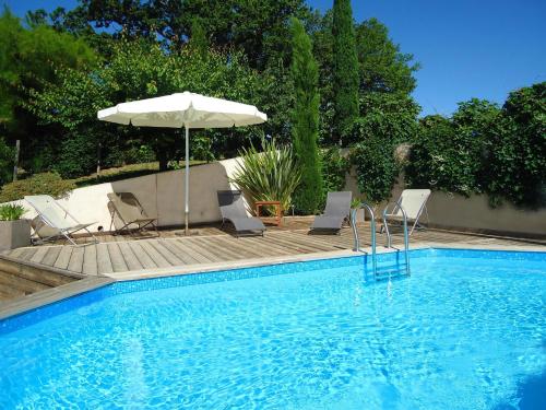 Swimming pool, CHAMBRES D'HOTES "MAISON PONS" proche UZES - PONT DU GARD in Pougnadoresse