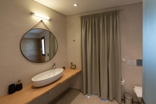 Deluxe Two-Bedroom Maisonette image 10