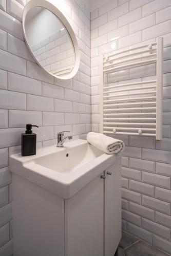 A27 BP Modern Boutique Apartments, best location by BQA - Tap to explore photos