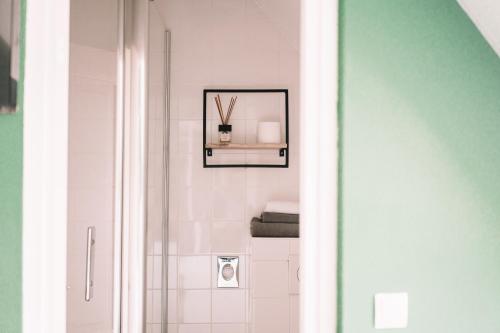 Single Room image 3