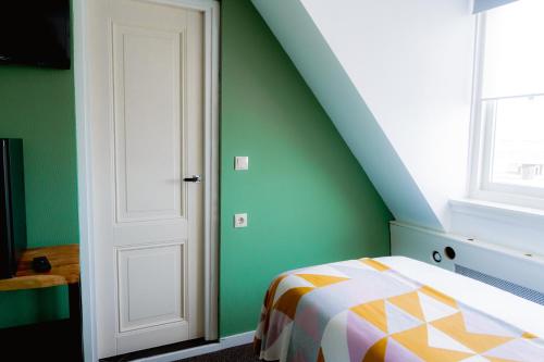 Single Room image 4