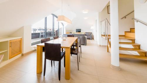 2 bedrooms, 3 beds
