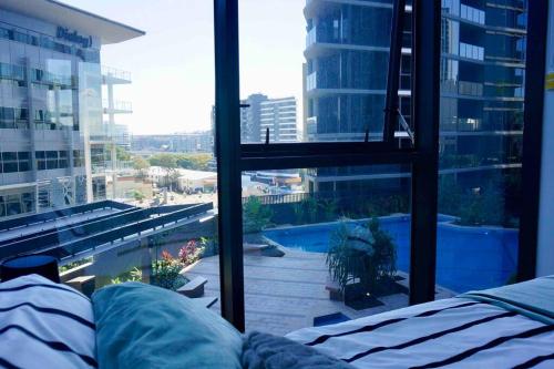 New modern apt + gym+ pool